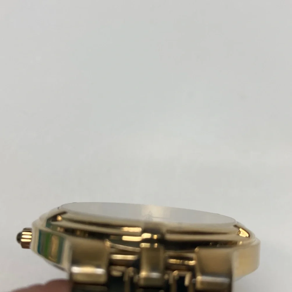 Seiko solar, V157-0AA0 R2, gold tone, white textured dial, vintage